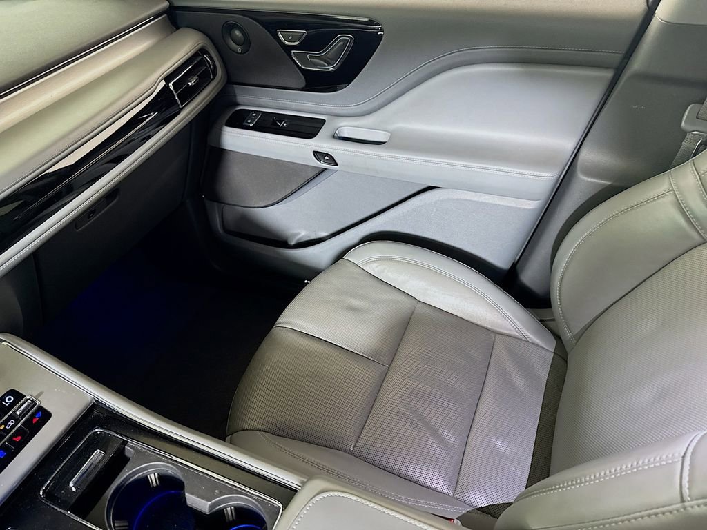 Used 2020 Lincoln Aviator Reserve w/ Equipment Group 201A image 23