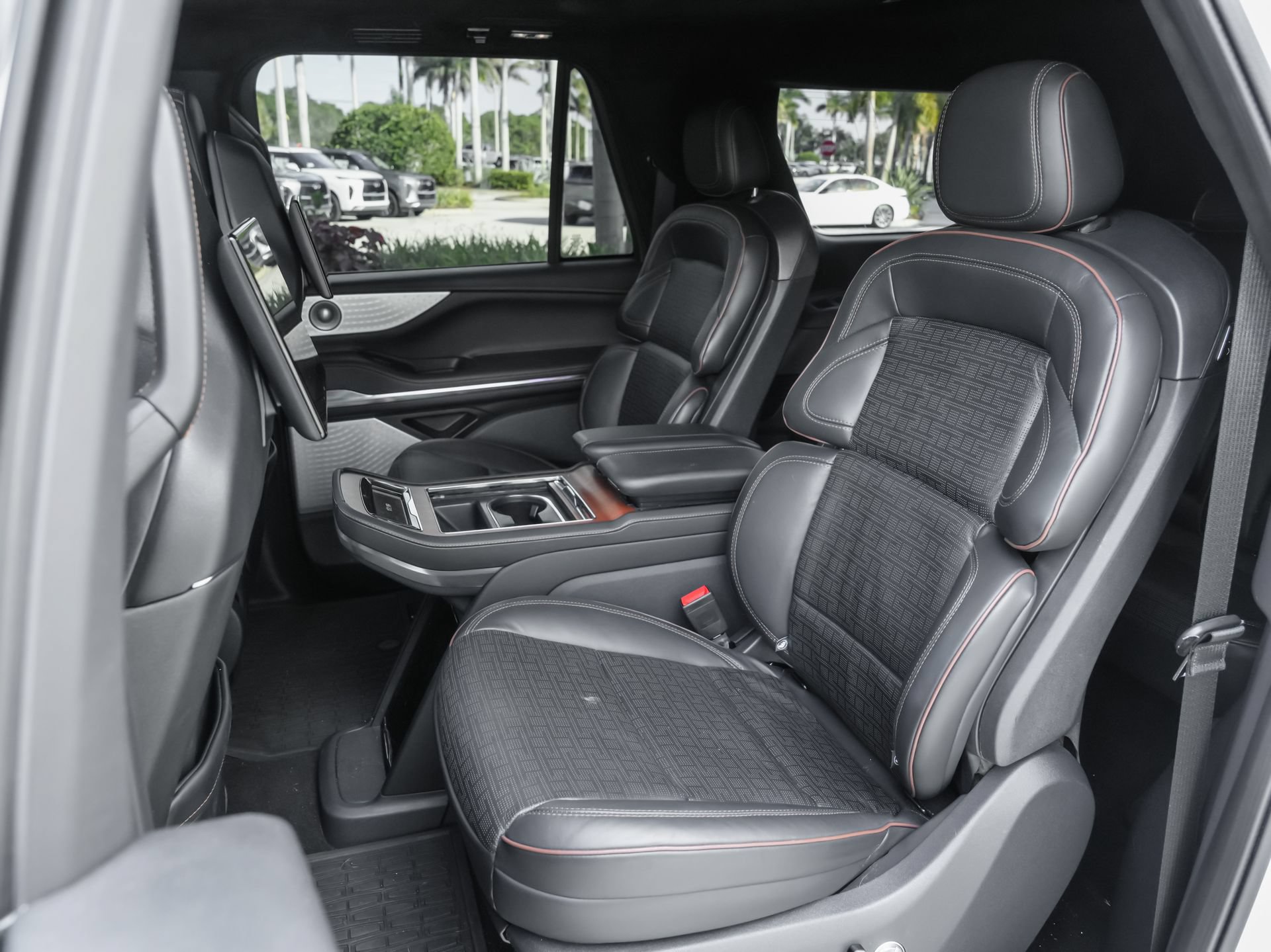 Used 2025 Lincoln Navigator L Black Label AWD/4WD image 19