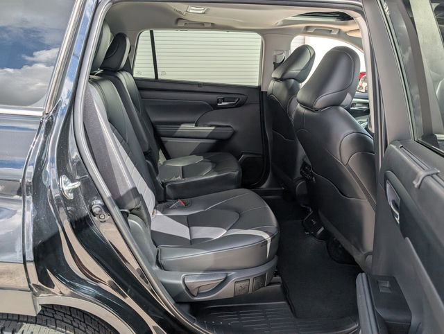 Used 2024 Toyota Highlander XLE image 19