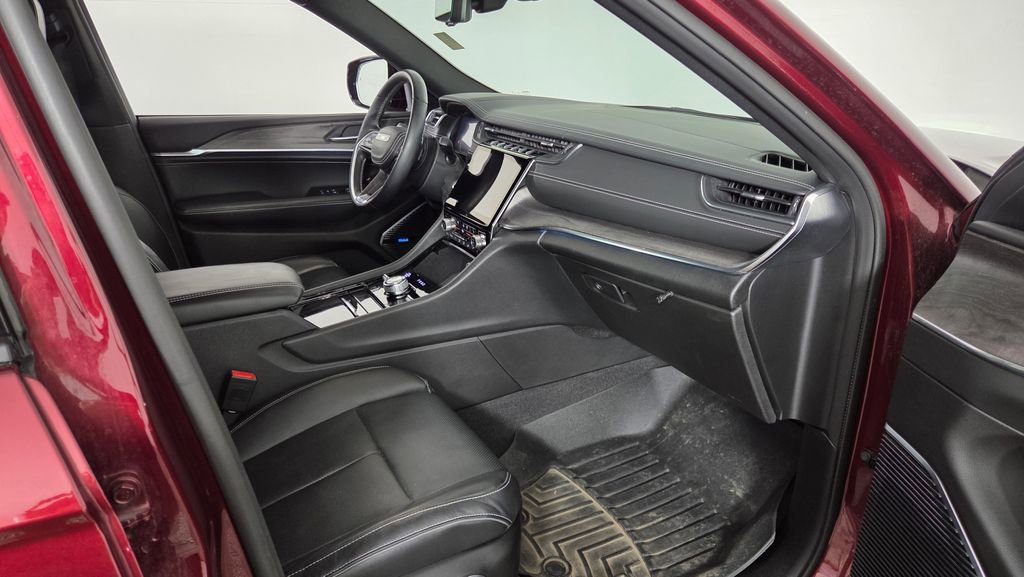 Used 2022 Jeep Grand Cherokee Overland w/ Luxury Tech Group IV image 39