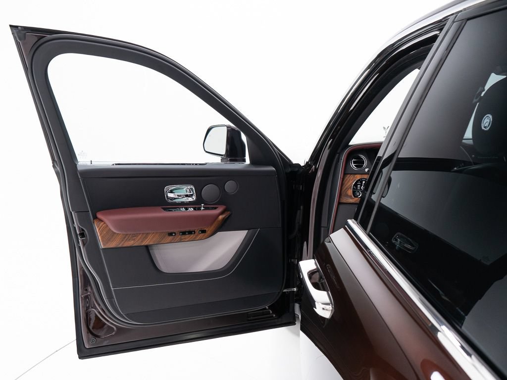 Certified 2023 Rolls-Royce Cullinan AWD/4WD image 11