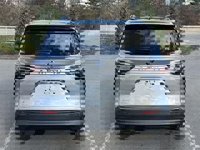 Used 2025 Toyota Sienna XLE image 4