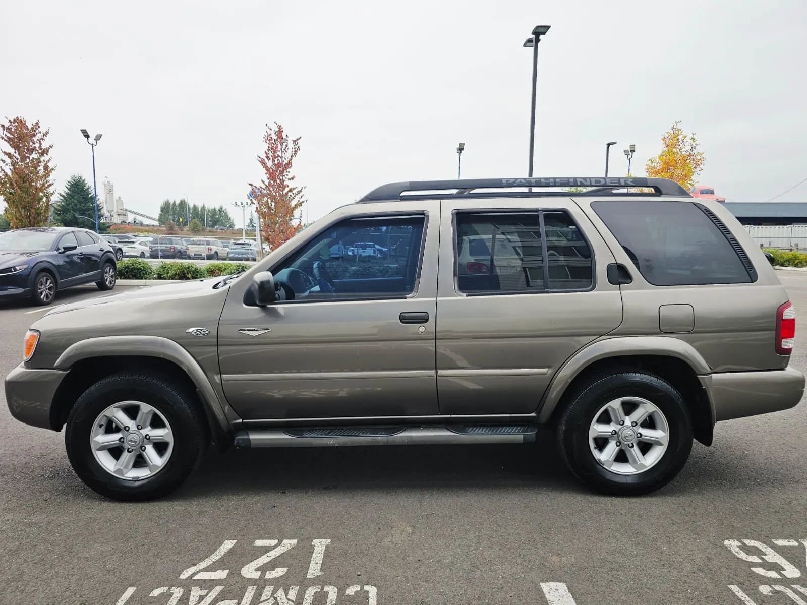 Used 2004 Nissan Pathfinder SE w/ (POP) SE Popular Pkg image 2