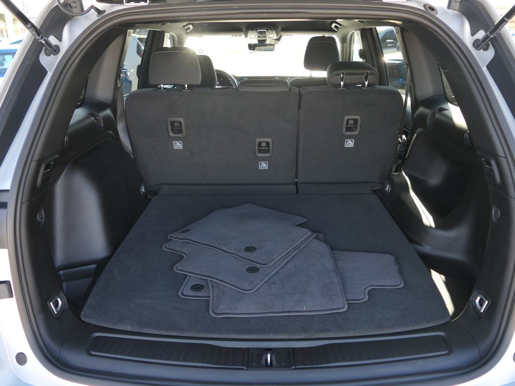 Used 2025 Jeep Grand Cherokee Laredo image 19