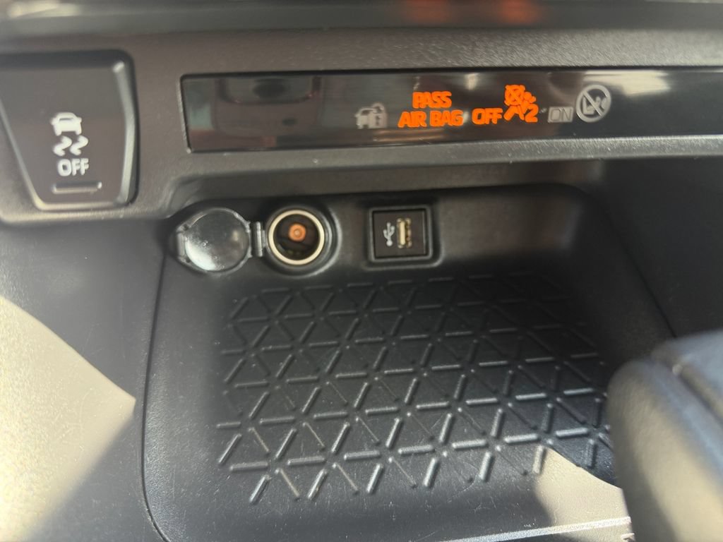 Used 2024 Toyota RAV4 XLE FWD image 20