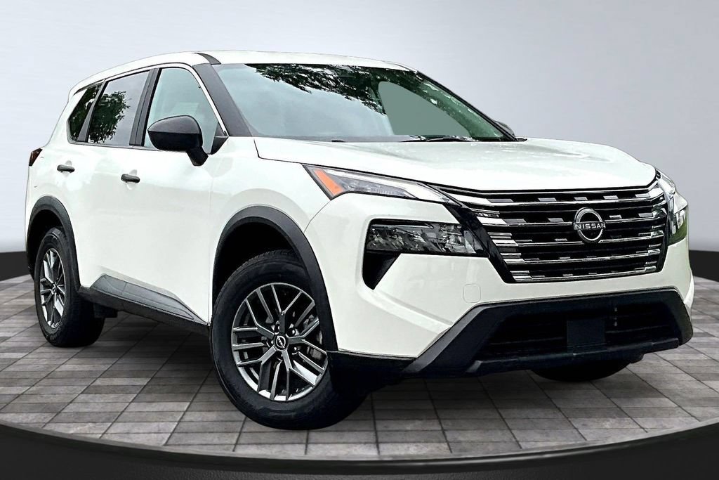 Used 2024 Nissan Rogue S FWD image 3