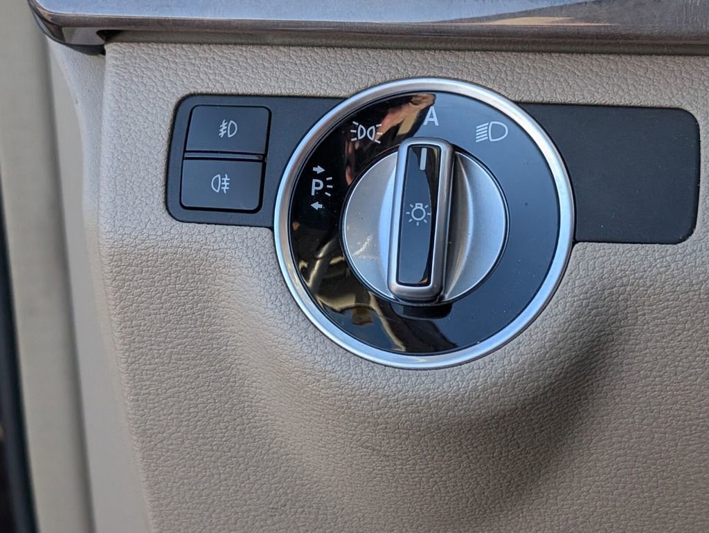 Used 2011 Mercedes-Benz E 350 Sedan image 24