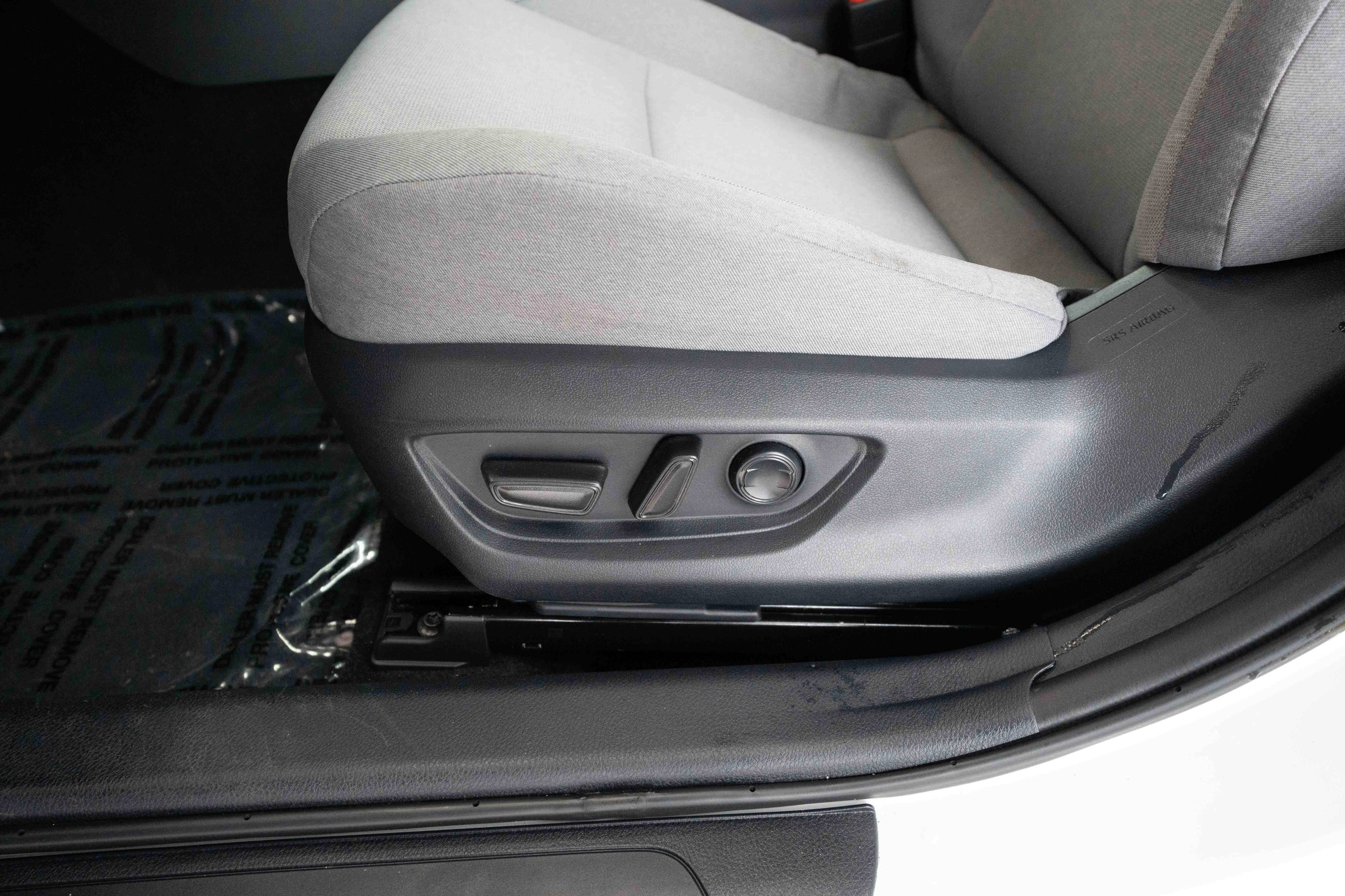 Used 2025 Toyota Camry LE w/ Convenience Package image 12