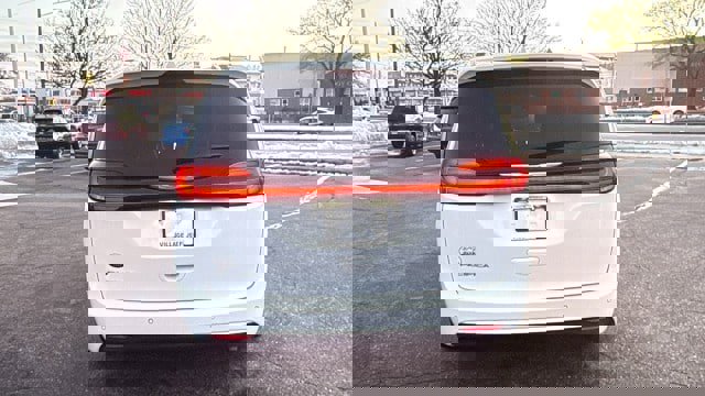 Used 2021 Chrysler Pacifica Touring-L image 33