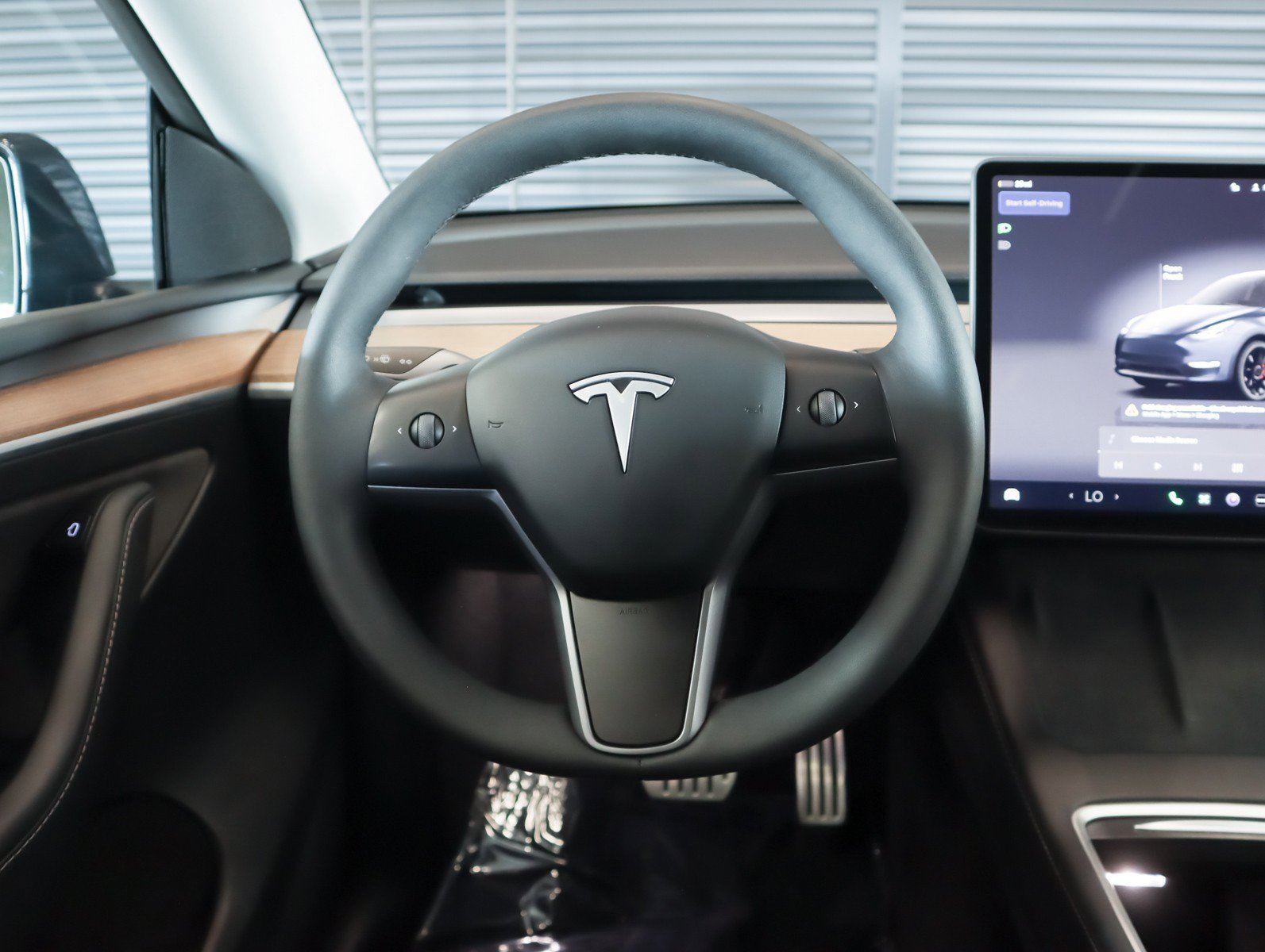 Used 2024 Tesla Model Y Performance image 14