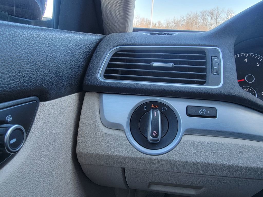 Used 2013 Volkswagen Passat 2.5 SE image 15