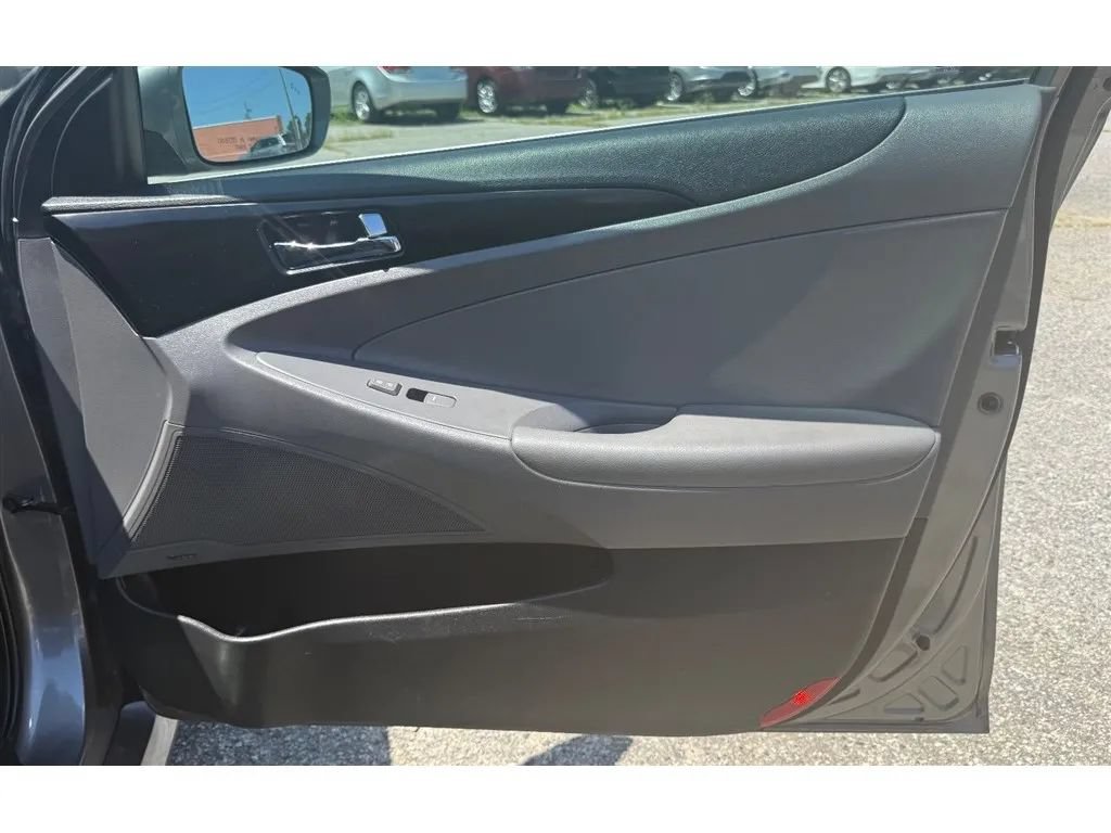 Used 2014 Hyundai Sonata Limited w/ Technology Package 05 FWD image 32