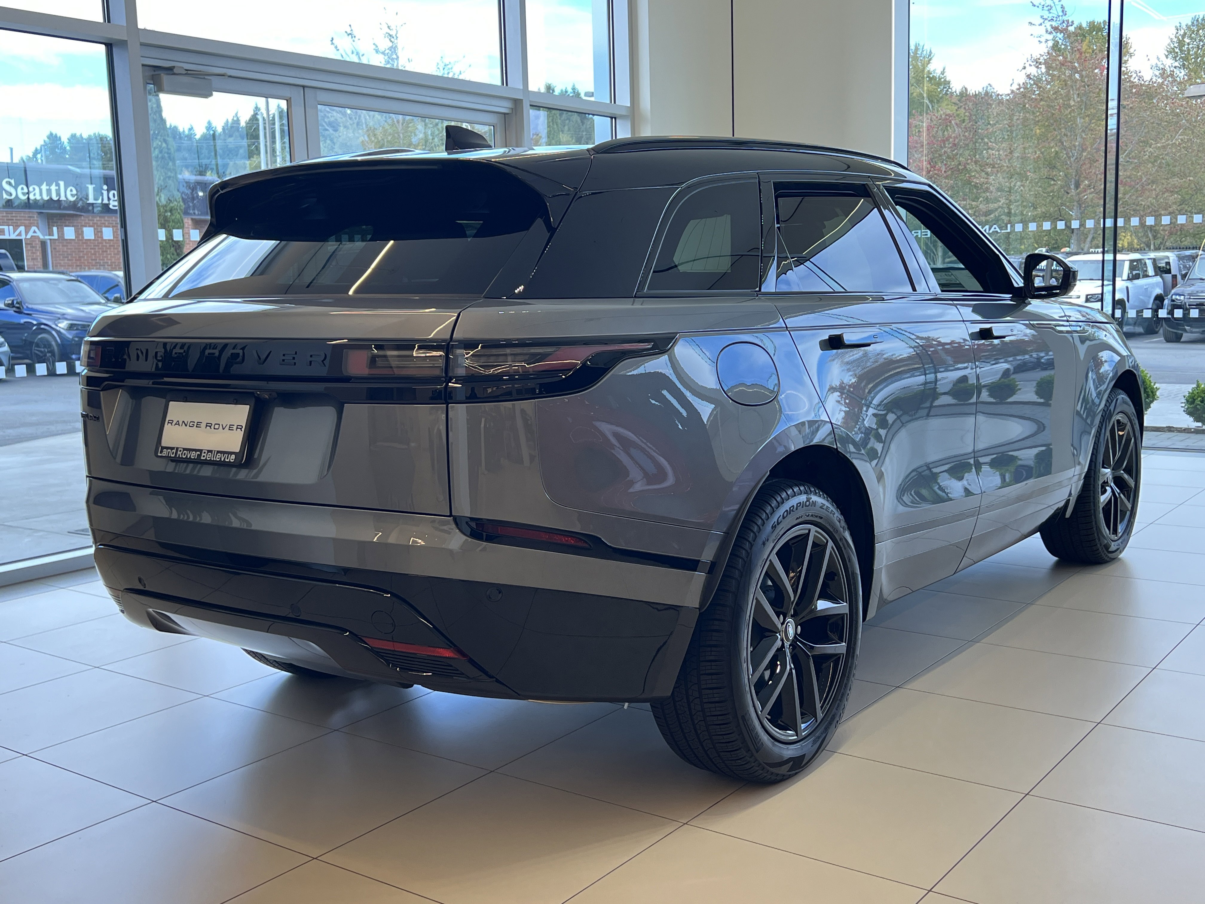 New 2025 Land Rover Range Rover Velar Dynamic SE image 28