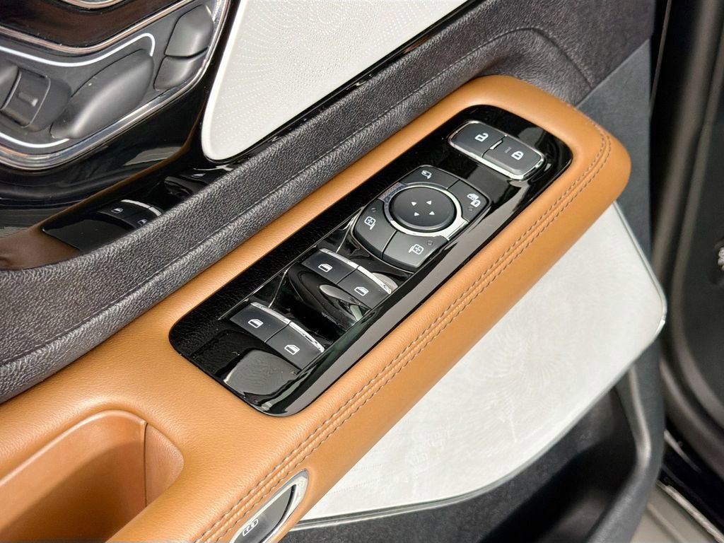 Used 2023 Lincoln Aviator Reserve w/ Equipment Group 201A RWD image 18