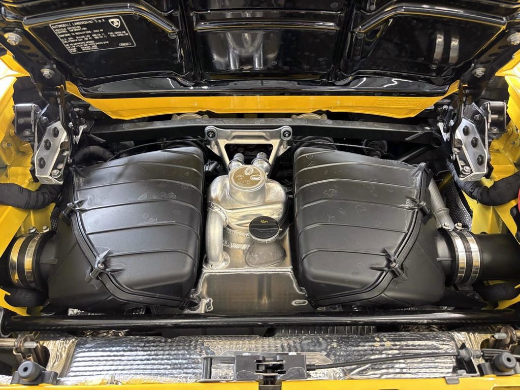 Used 2024 Lamborghini Huracan EVO image 15
