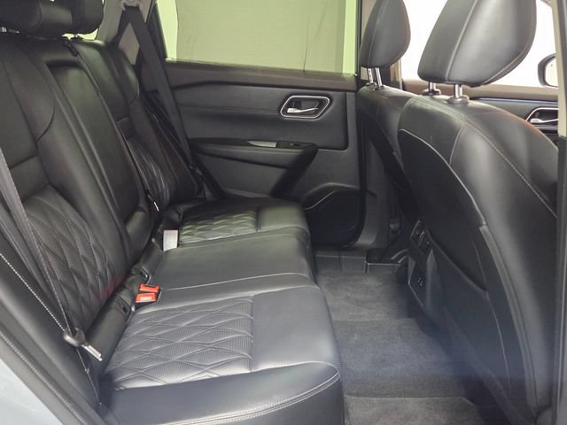 Used 2023 Nissan Rogue Platinum FWD image 16