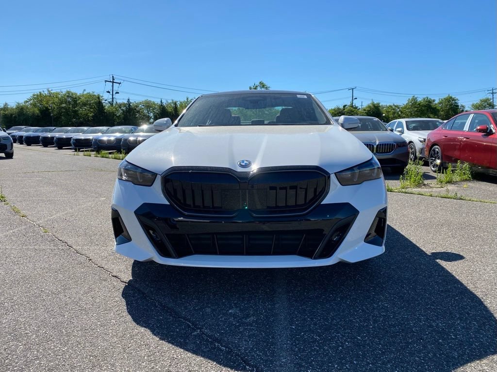 New 2027 BMW 550e xDrive AWD/4WD image 2