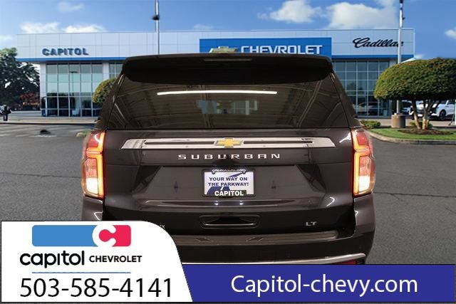 Used 2024 Chevrolet Suburban LT w/ Luxury Package AWD/4WD image 4