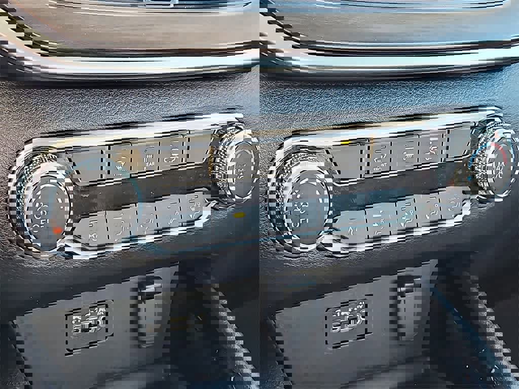 Used 2024 Nissan Altima 2.5 SV image 15