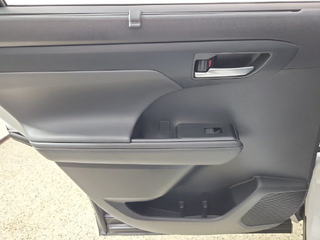 Certified 2026 Toyota Highlander XLE AWD/4WD image 14