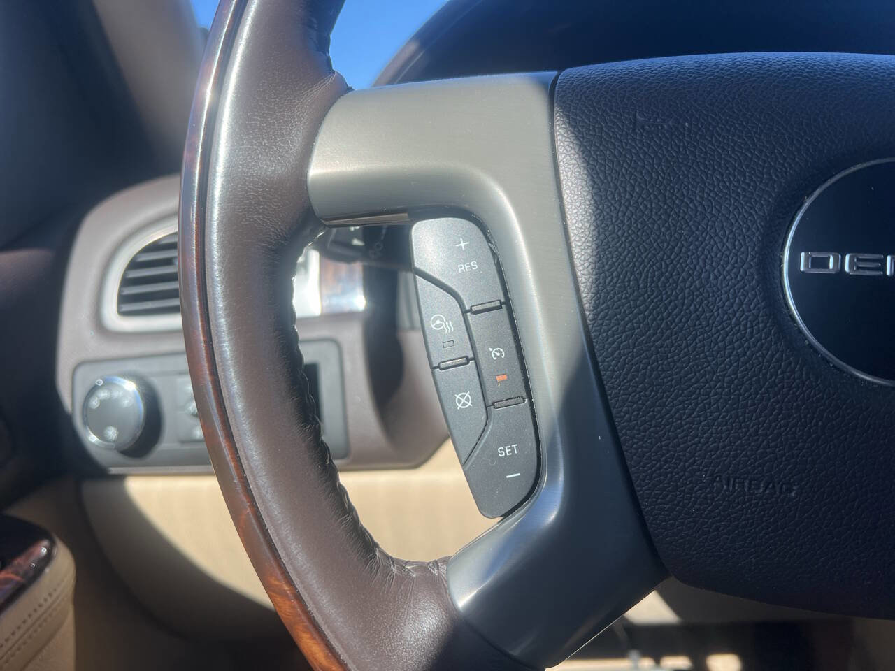 Used 2012 GMC Yukon Denali image 12