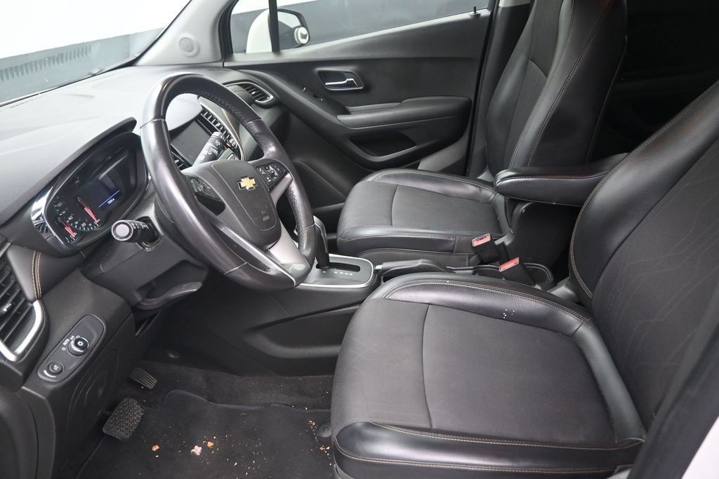 Used 2020 Chevrolet Trax LT w/ LT Convenience Package FWD image 12