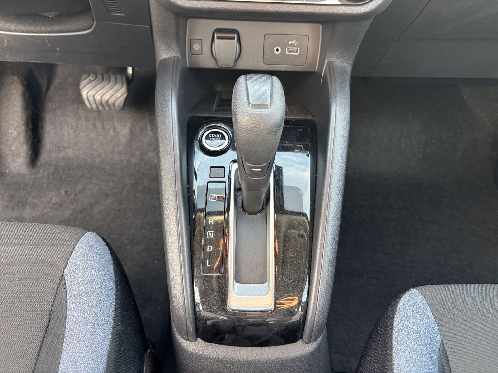 Used 2025 Nissan Versa SV image 42