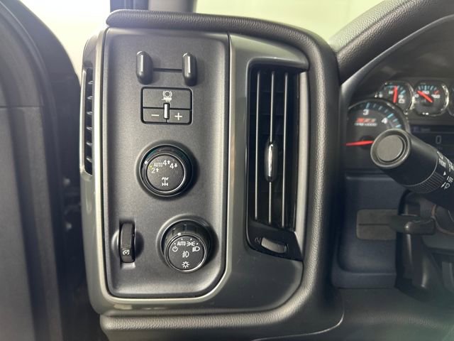 Used 2018 Chevrolet Silverado 1500 LT w/ All Star Edition image 19