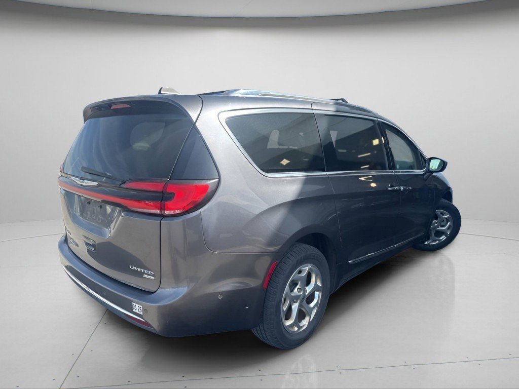 Used 2021 Chrysler Pacifica Limited w/ Premium & Safety Sphere Group image 9