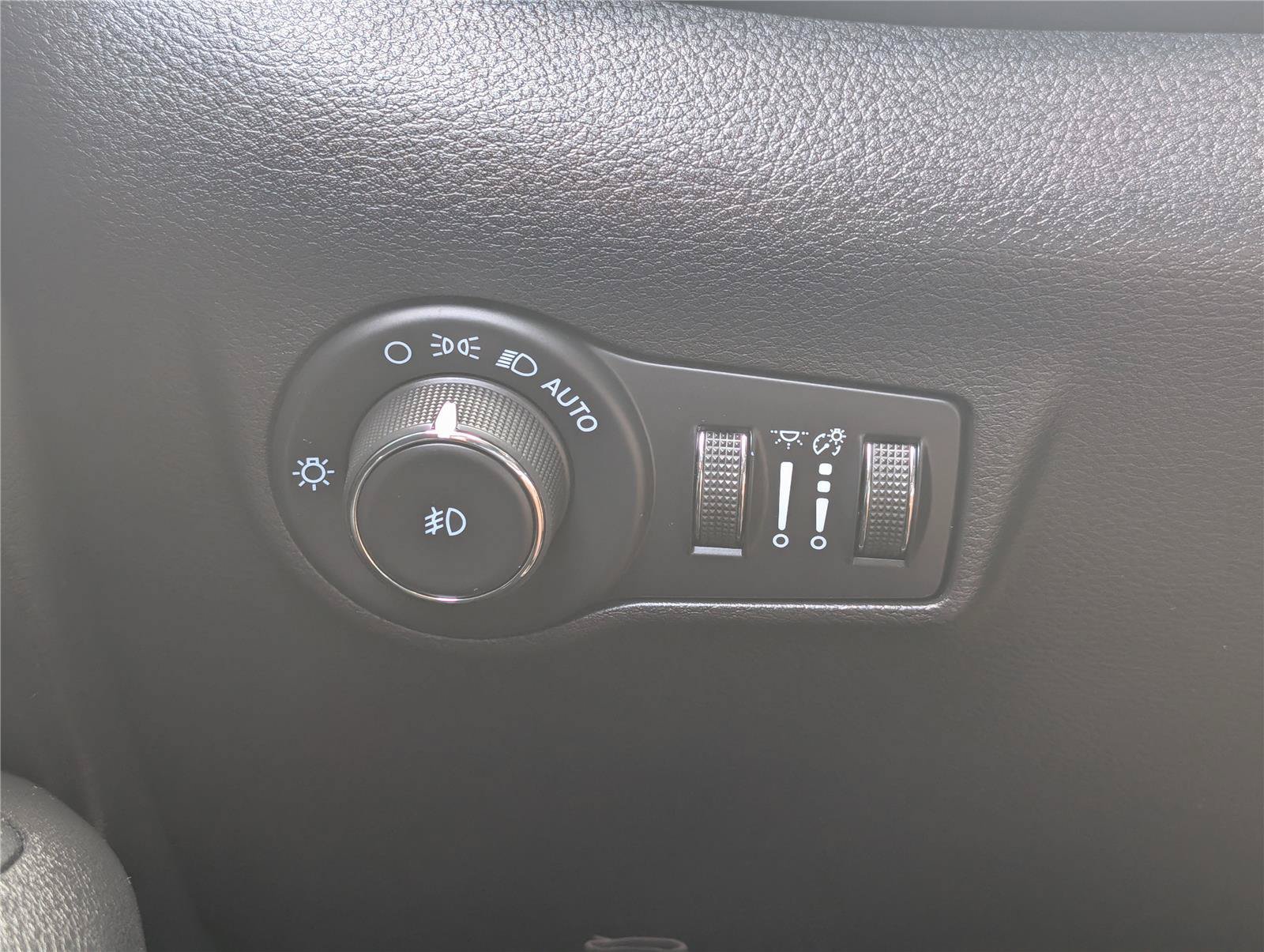 Used 2022 Jeep Compass Trailhawk w/ Trailhawk Convenience Group AWD/4WD image 24