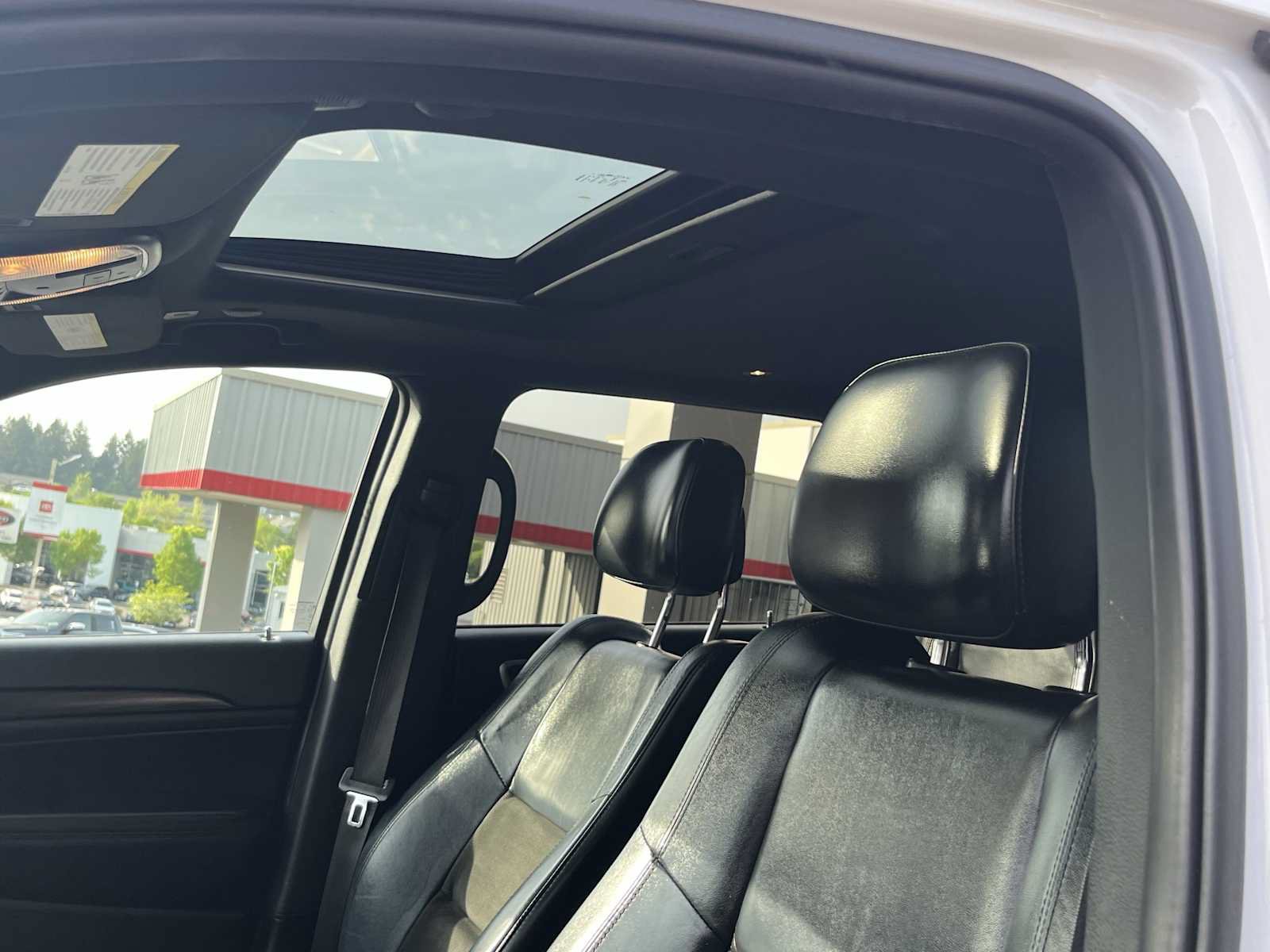 Used 2019 Jeep Grand Cherokee Altitude AWD/4WD image 18