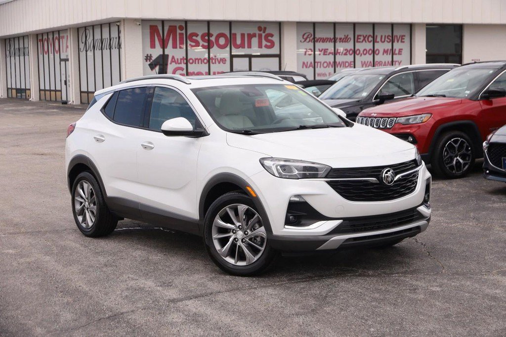 Used 2023 Buick Encore GX Essence w/ Experience Buick Package FWD image 2