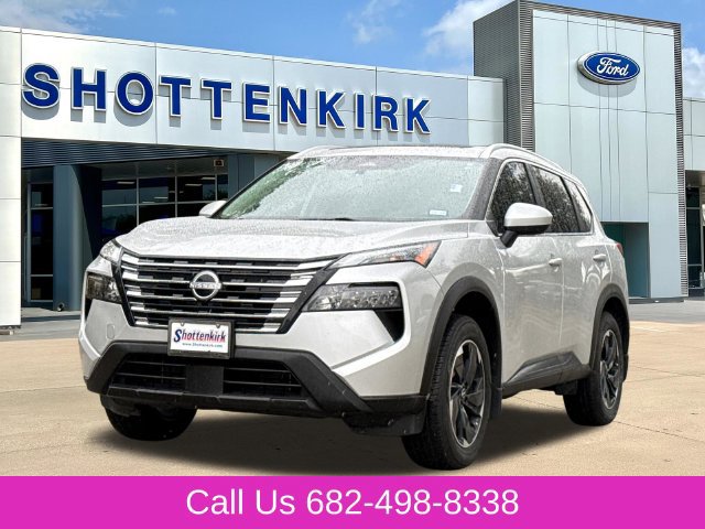 Used 2024 Nissan Rogue SV w/ SV Premium Package FWD image 3
