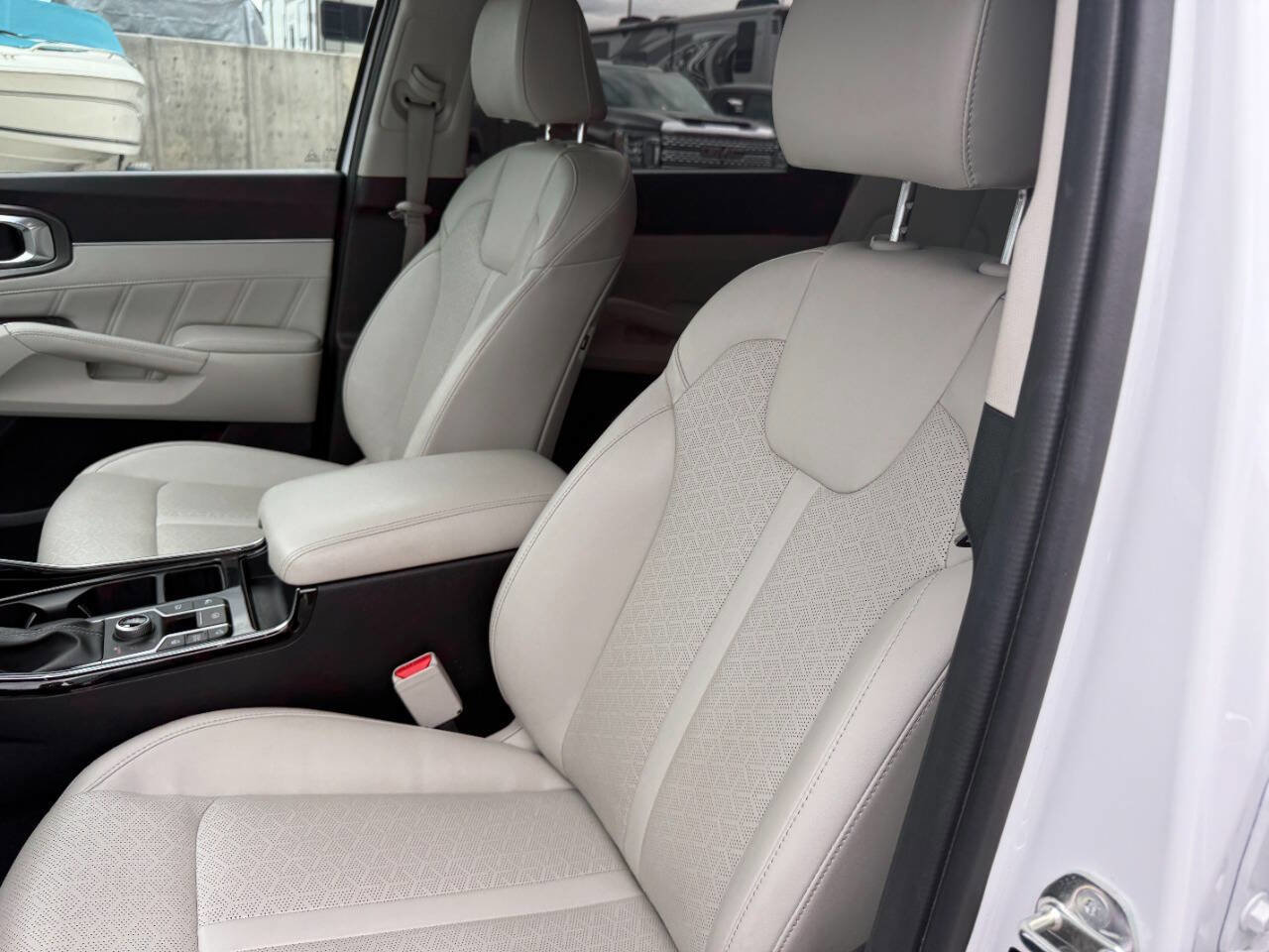 Used 2023 Kia Sorento SX image 17