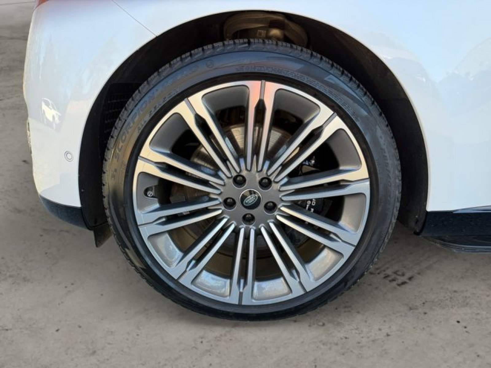 Certified 2024 Land Rover Range Rover SE AWD/4WD image 9
