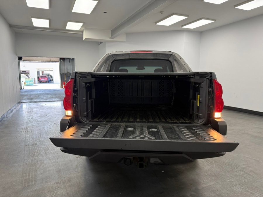 Used 2003 Chevrolet Avalanche 4x4 w/ Suspension Package, Off-Road image 25
