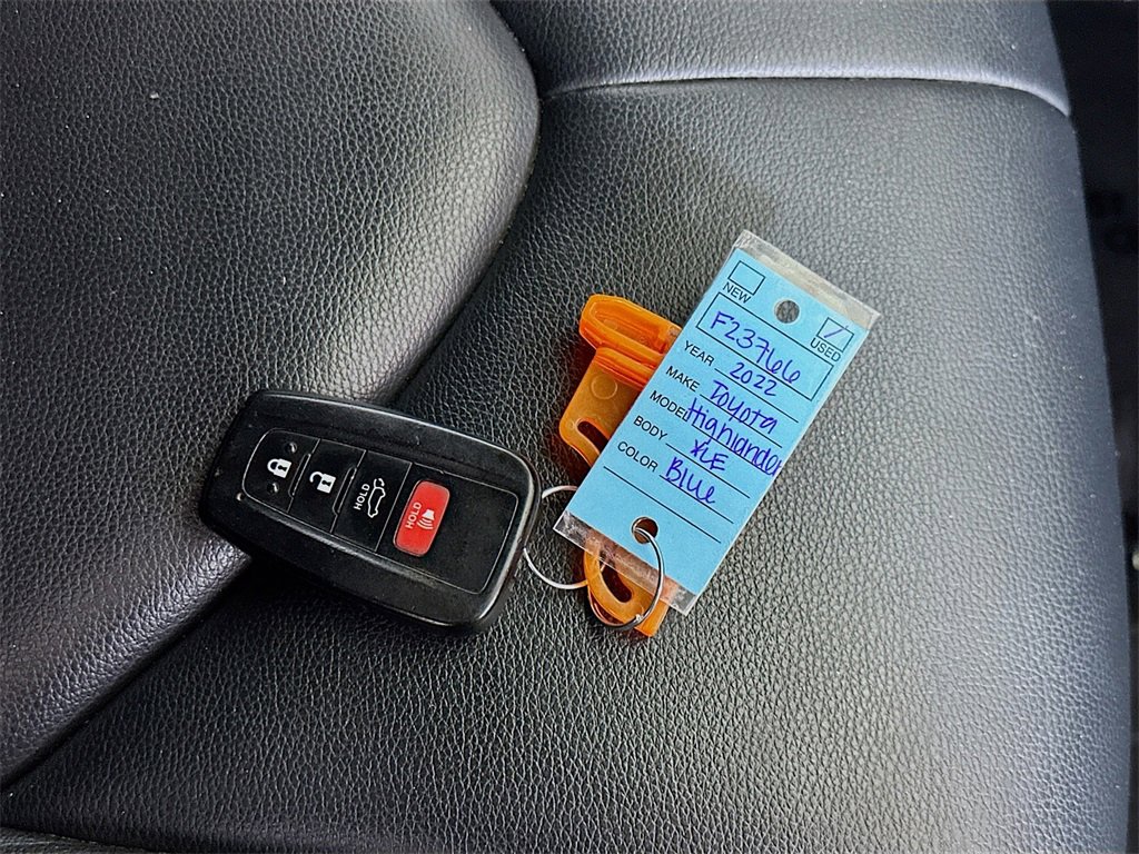 Used 2022 Toyota Highlander XLE image 36