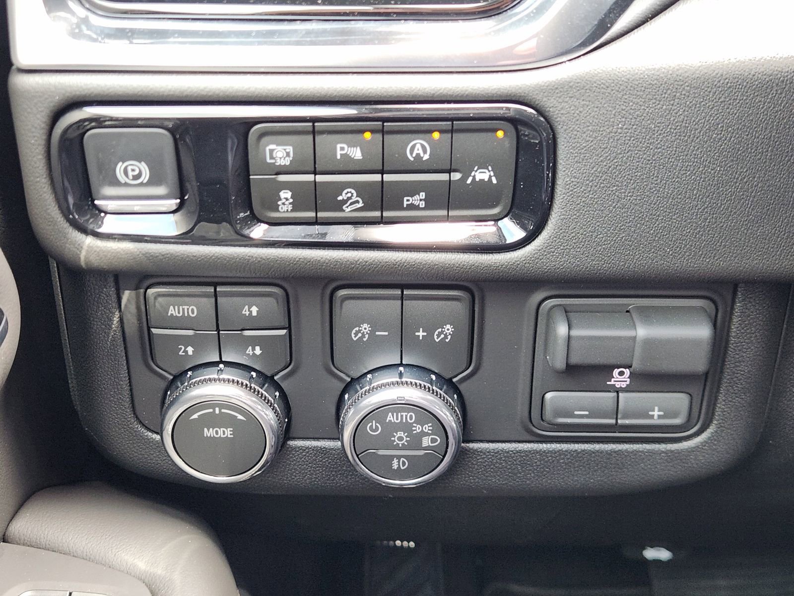 New 2026 GMC Yukon Elevation AWD/4WD image 25