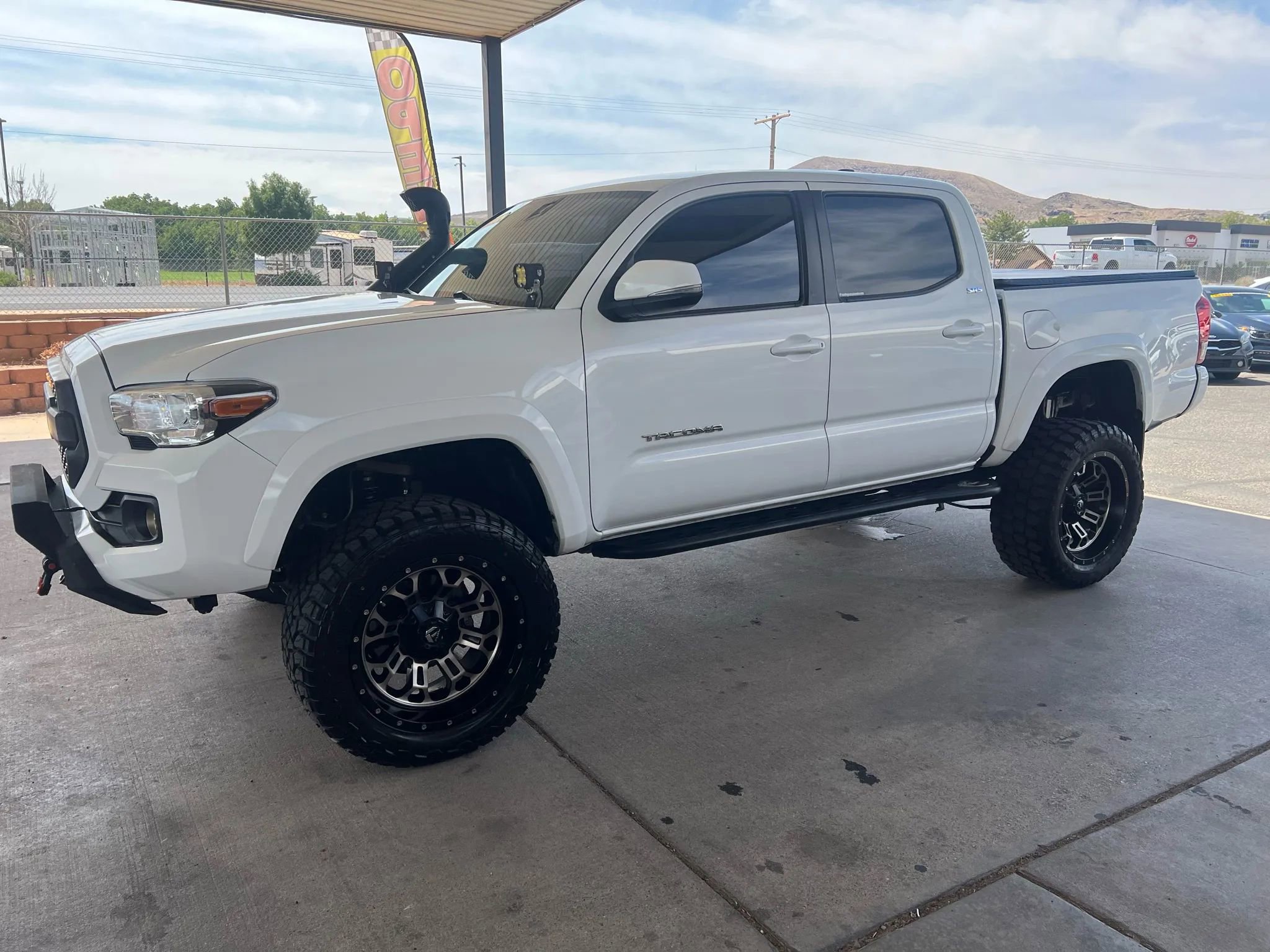 Used 2021 Toyota Tacoma SR5 image 1