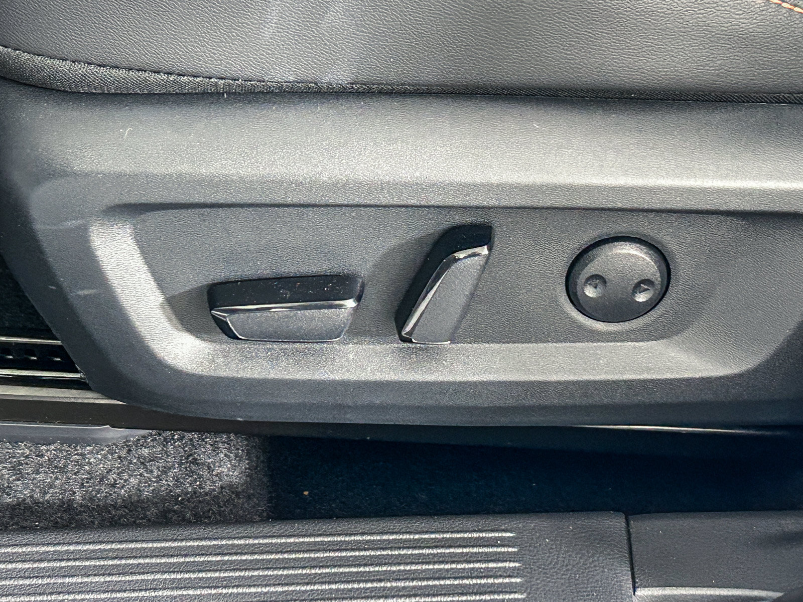 Certified 2025 Nissan Rogue SV AWD/4WD image 18