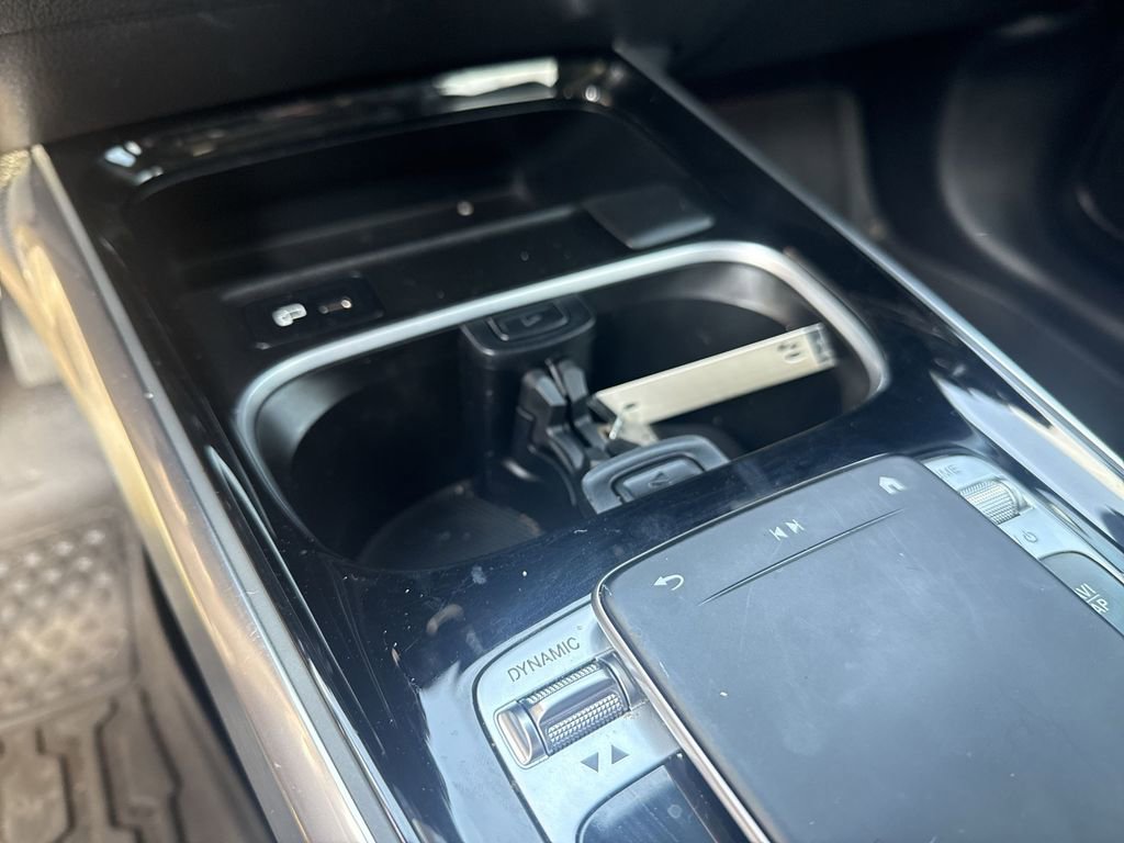 Used 2020 Mercedes-Benz GLB 250 4MATIC w/ Premium Package image 33