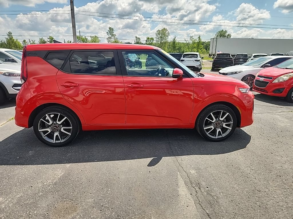 Used 2022 Kia Soul GT-Line FWD image 2