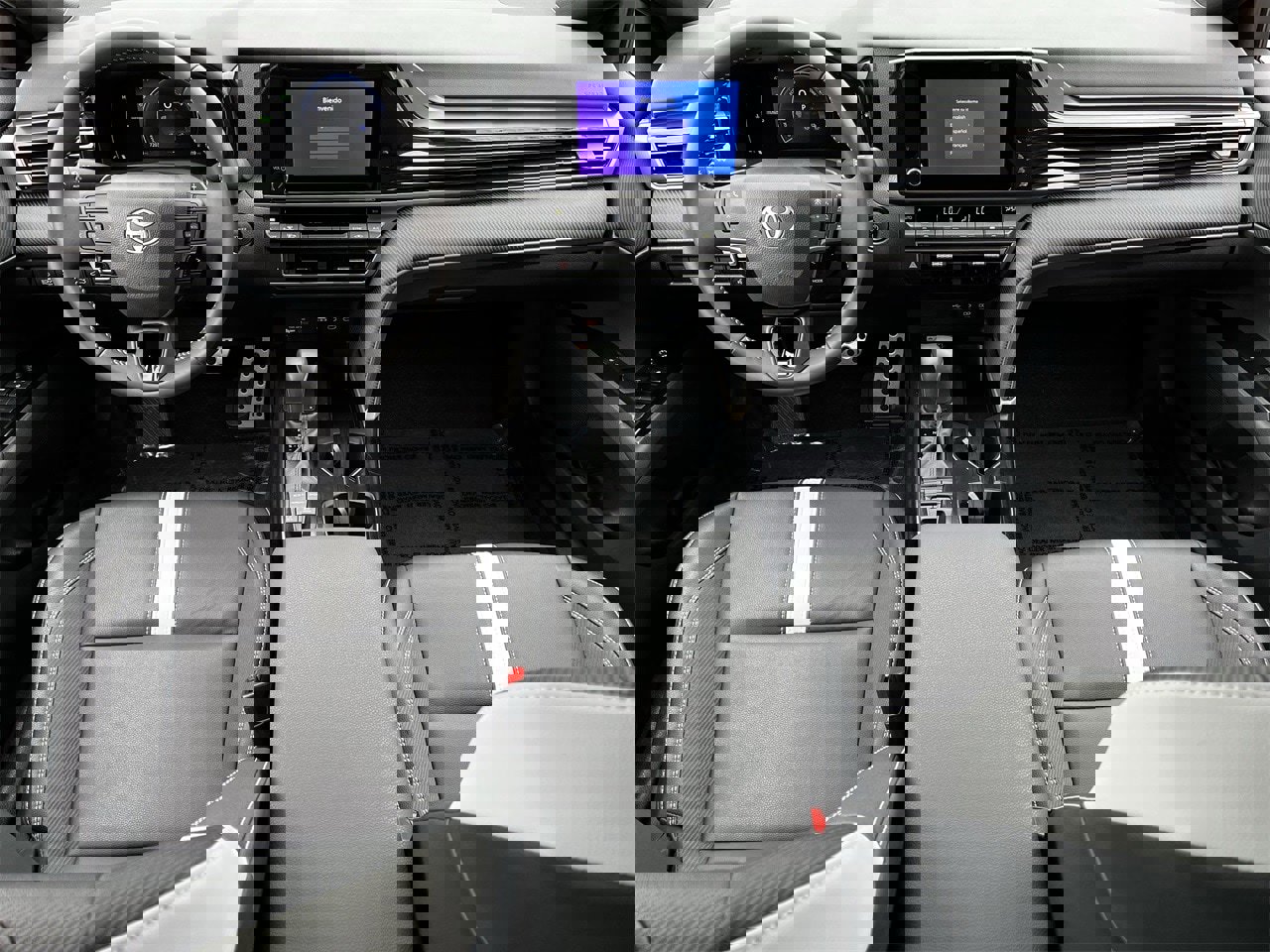 Used 2025 Toyota Camry SE image 9