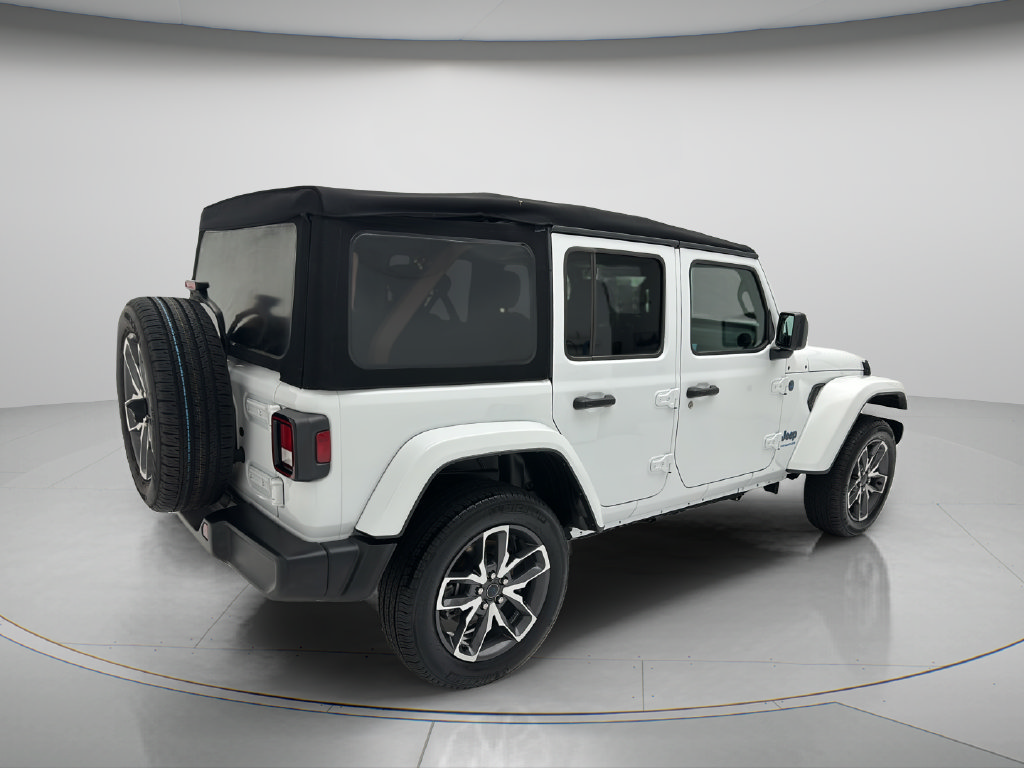 Used 2024 Jeep Wrangler Unlimited w/ Convenience Group AWD/4WD image 5