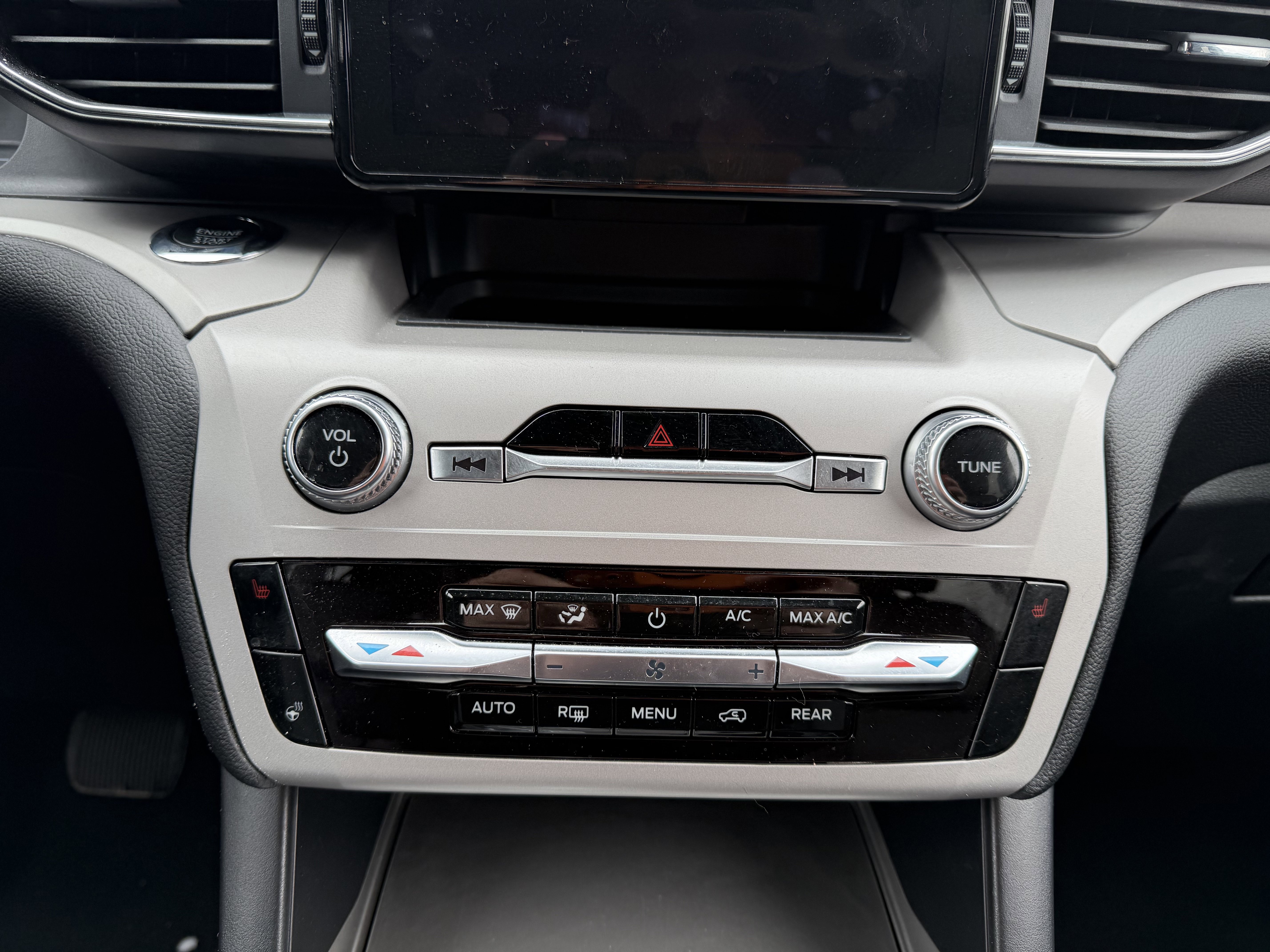 Used 2023 Ford Explorer XLT w/ Equipment Group 202A image 19