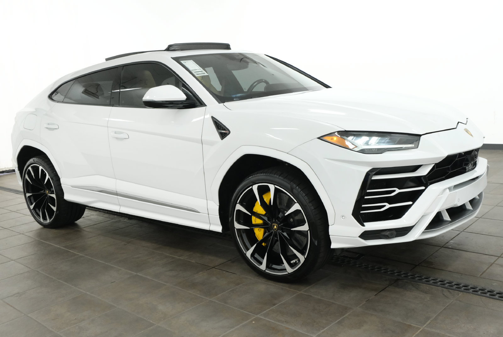 Used 2020 Lamborghini Urus AWD/4WD image 8