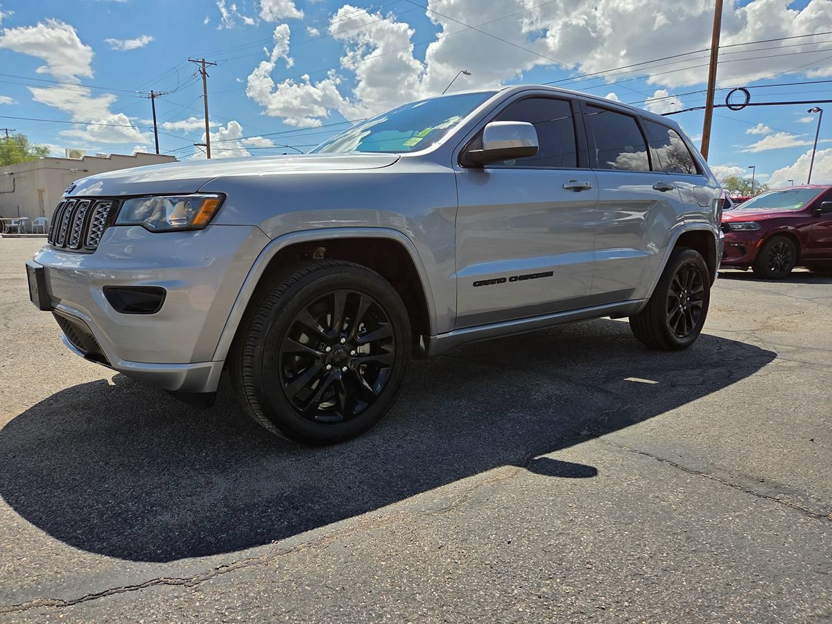 Used 2018 Jeep Grand Cherokee Altitude RWD image 25