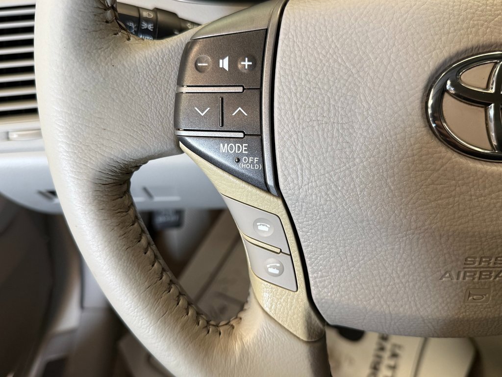 Used 2012 Toyota Avalon Limited image 9