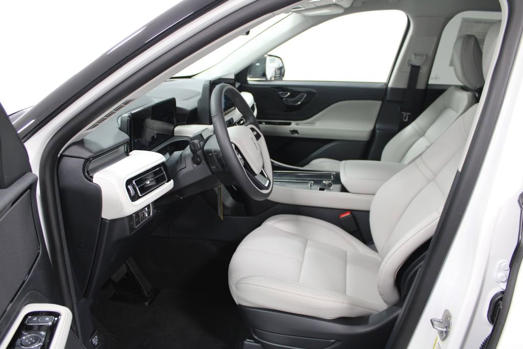 New 2026 Lincoln Aviator 2WD w/ Jet Appearance Package image 22