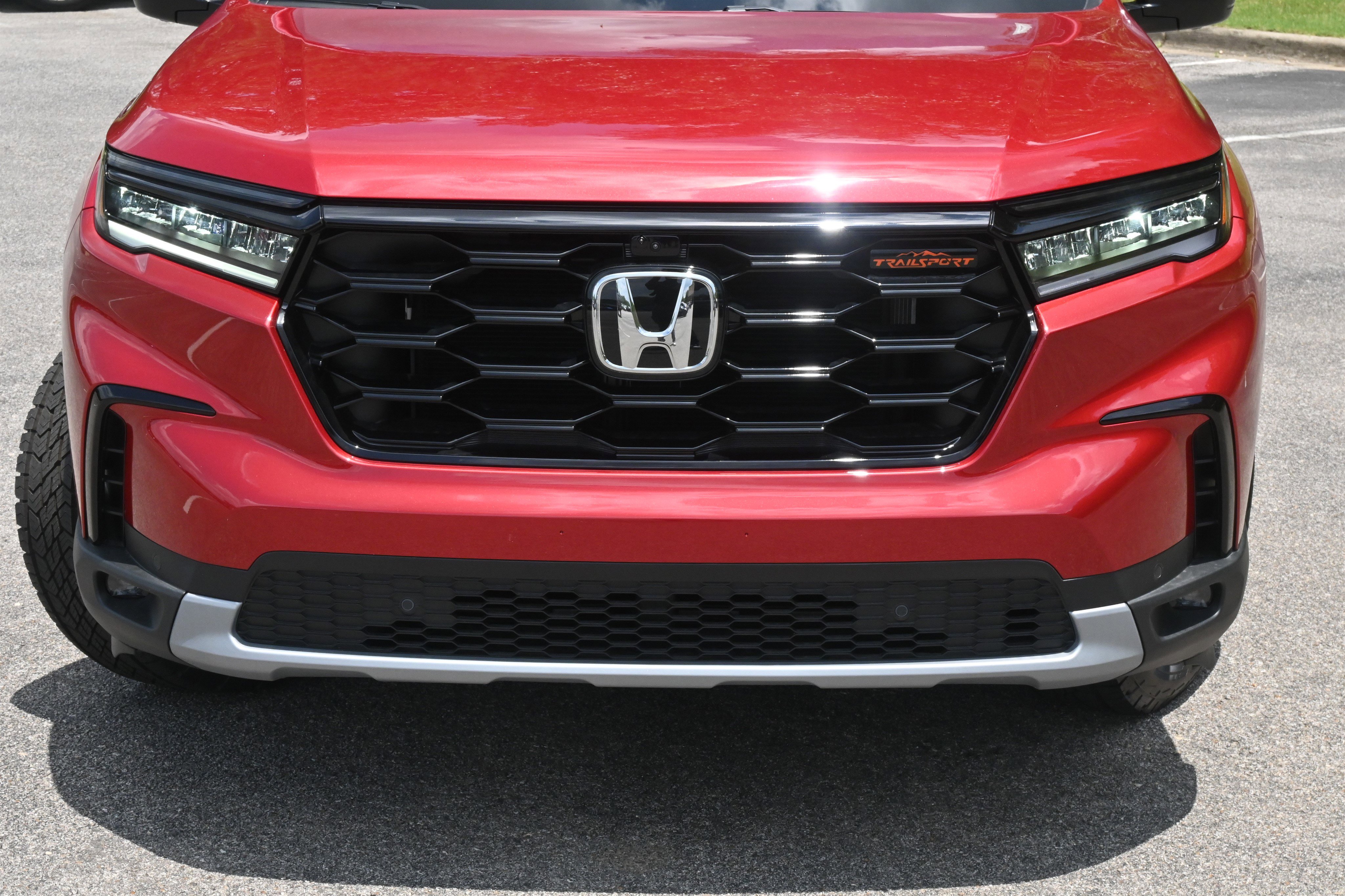 Used 2025 Honda Pilot TrailSport image 12